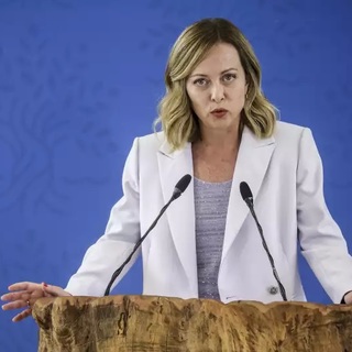 Meloni középre tart, nem hagyná veszni a milliárdokat