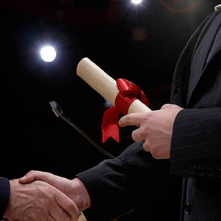 Orbán Viktor levelet írt a friss diplomásoknak