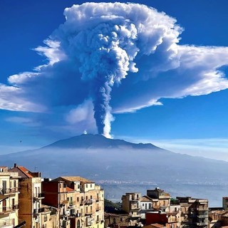 Újra dühöng az Etna