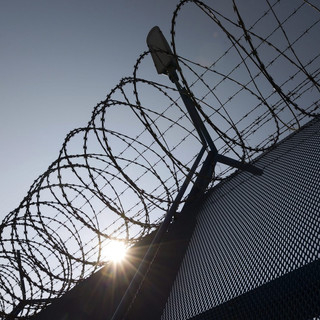 Már 2297 embercsempészt engedtek ki a magyar börtönökből