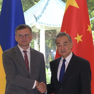 Kínai külügyminiszter: Peking kész konstruktív szerepet játszani az orosz-ukrán konfliktus lezárásban