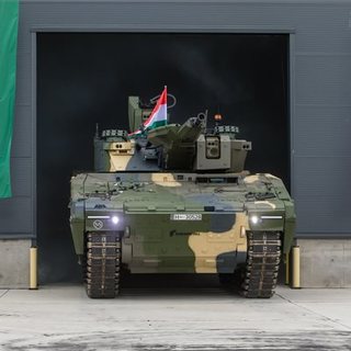 Szalay-Bobrovniczky Kristóf: legördült a zalaegerszegi gyártósorról a honvédség első magyar gyártású Lynx KF-41 gyalogsági harcjárműve