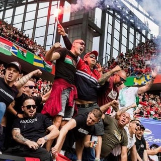 Szurkolók rasszista megnyilvánulásaiért is büntetett az UEFA