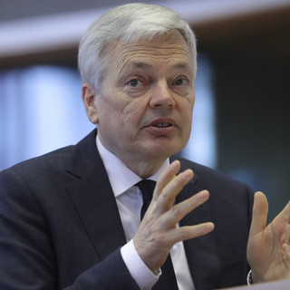 „Ideje korlátok közé szorítani Orbánt”