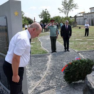 Ötágú csillag alakú szovjet emlékhelyet újított fel Marcaliban a Roszatom