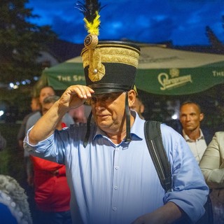 Orbán Viktor huszárnak öltözve érkezett meg Tusnádfürdőre