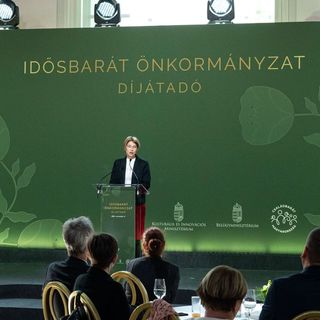 Idősbarát önkormányzatokat keres a kormány