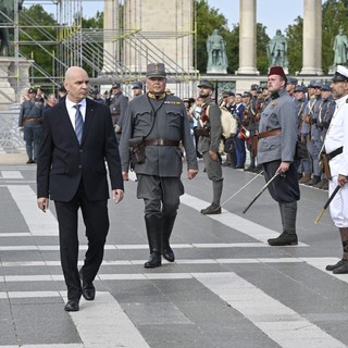 Különleges katonai parádét rendeztek a Hősök terén - fotók