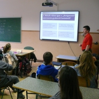 Három éve nem tartanak a magyar iskolákban drogprevenciós előadásokat