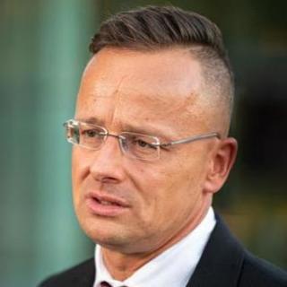 Szijjártó durván beleszállt "a hazugság mocsarába" süllyedő lengyelekbe