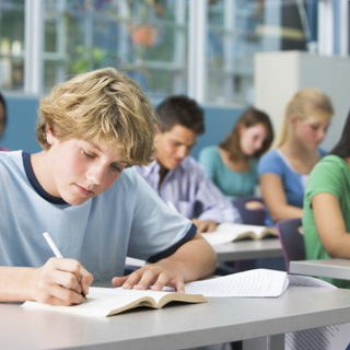 Elindult a pótfelvételi eljárás, több mint nyolcezer állami ösztöndíjas helyet hirdettek meg