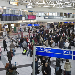 Tizenkét hatósági eljárás indult a reptéri késések miatt