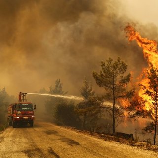 Magyarország tűzoltóautókat küld az észak-macedóniai erdőtüzek oltására