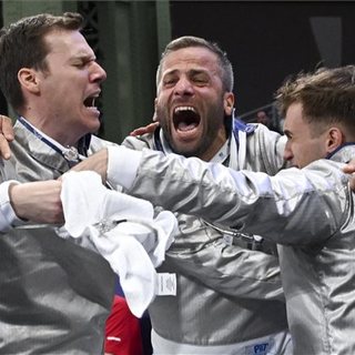 Aranyéremért vívhat a férfi kardcsapat