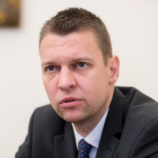 A Fidesz kommunikációs igazgatója a közmédiában leplezte le Brüsszelt