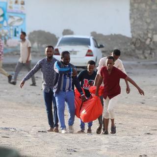 Bomba robbant egy mogadishui strandon, húsz halott