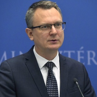 Rétvári Bence szerint azért büntetik Magyarországot, hogy engedje be a migránsokat