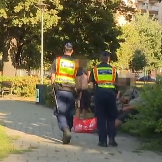 Dílerek és drogosok lepték el a II. János Pál pápa teret Józsefvárosban