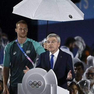 A NOB-elnöke kész szakértőket meghallgatni a női lét meghatározásával kapcsolatban