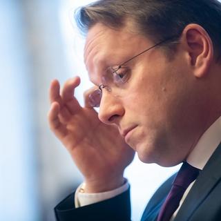 Ha marad is biztos Várhelyi Olivér, a mostani tárcáját aligha tarthatja meg