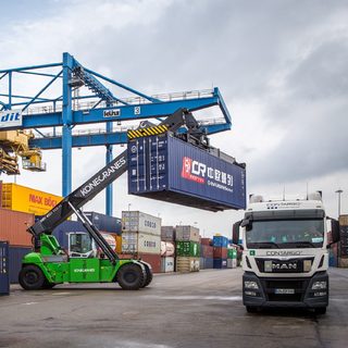 Romlott az ország külkereskedelmi mérlege