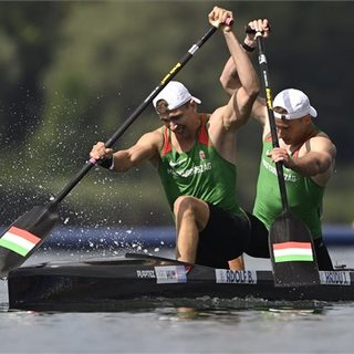 Döntőbe jutott az Adolf-Hajdu férfi kenu kettes