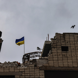 Ukrán kormányzó: eltaláltak egy iskolát az orosz erők Szumi megyében, halottak