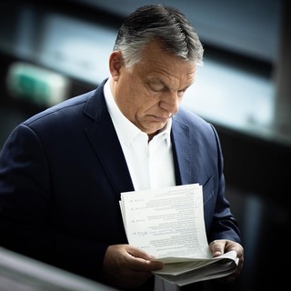 Orbán Viktor a migrációs nyomásra hivatkozva döntött az éjszaka 12 milliárd sorsáról