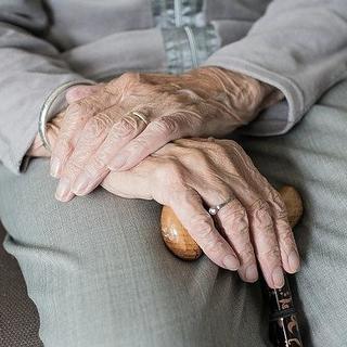 Még mindig idősbarát önkormányzatokat keres a kormány