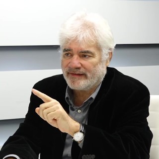 Hol vagyunk már attól, amikor Orbán Göncz mellett feszített „Az idegen szép” kiállítás megnyitóján?!