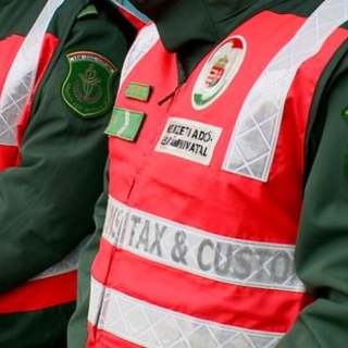 Nagy értékben foglalt le autókat a NAV egy adócsaló cégtől