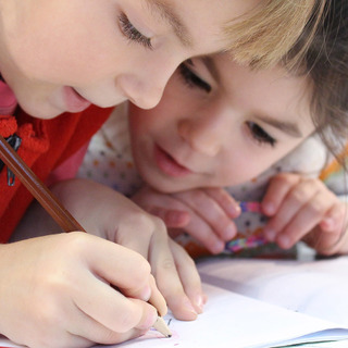 Fejenként 100 ezer forinttal támogatja az Orbán-kormány a határon túli diákok iskolakezdését