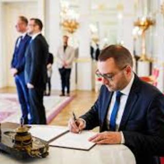 Magánzsebekben is turkálna a Szuverenitásvédelmi Hivatal