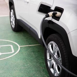 Nyolcszor több ilyen autó fut a magyar utakon 2020-hoz mérten