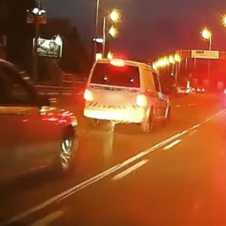 Büntetőfékezett egy rendőrautó Budapesten, a rendőrség "mélyen elítélte"