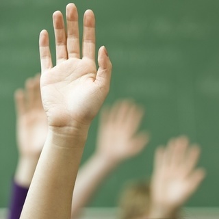 Az Orbán-kormány szerint nincs napirenden a katonák iskolákba vezénylése