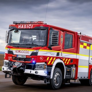 Cseh tűzoltókonvoj halad át Magyarországon