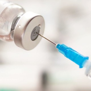 Terjed Magyarországon a fertőzés, újabb tízezer védőoltás érkezett