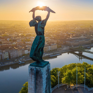 Nem akar keresztet a Szabadság-szobron? Itt követelheti!