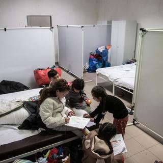 Magyar Helsinki Bizottság: "Ne lökjék utcára a kárpátaljai menekülőket!"