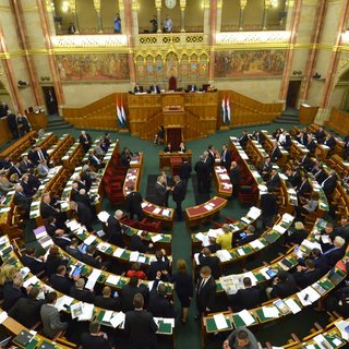 Egymilliárd forintnál is többet költenek ingatlanbérlésre a képviselők