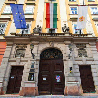 A fővárosi cégvezetők milliós prémiumai mellett, a munkavállalóknak nem sok jutott 