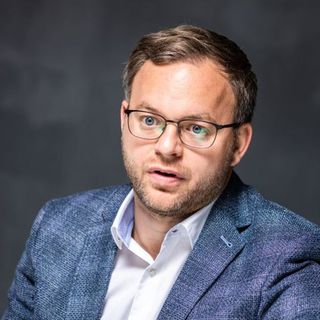 "Orbán Balázs hazaáruló" - óriási botrány a miniszterelnök politikai igazgatója körül