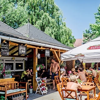 2,8 milliárdot osztanak szét: ingyenpénzhez juthatnak a vidéki büfék