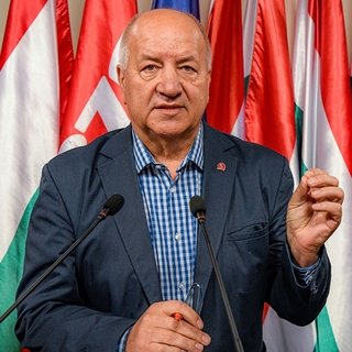 Bajban van a kormány és bajban van a magyar társadalom jelentős része is - írja közleményében Korózs Lajos