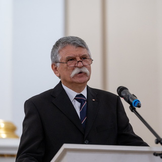 Az Országgyűlés háznagya is elkíséri Kövér Lászlót Kínába