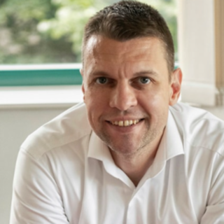 Menczer Tamás ki meri mondani, hogy Orbán Viktor egy zseni