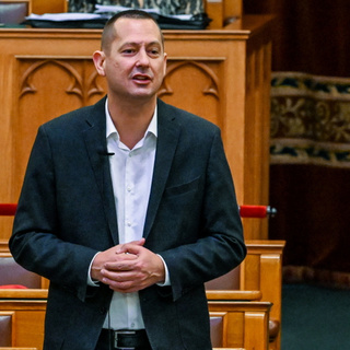 A kormány átírja a magyar történelmet, ahelyett, hogy komplexen vizsgálná Horn Gyula életművét