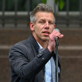 A Tisza szerint „önzetlen magyarok” befizetéseiből és a webshop bevételeiből működik a párt