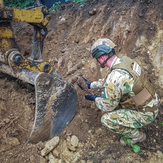 Markolókanálból emeltek ki aknavetőgránátokat a tűzszerészek egy óbudai építkezésen